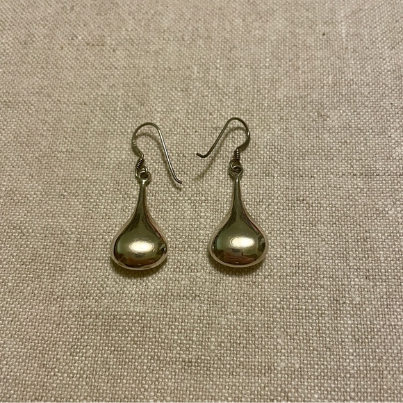 Jewelry - Silver Teardrop Earrings